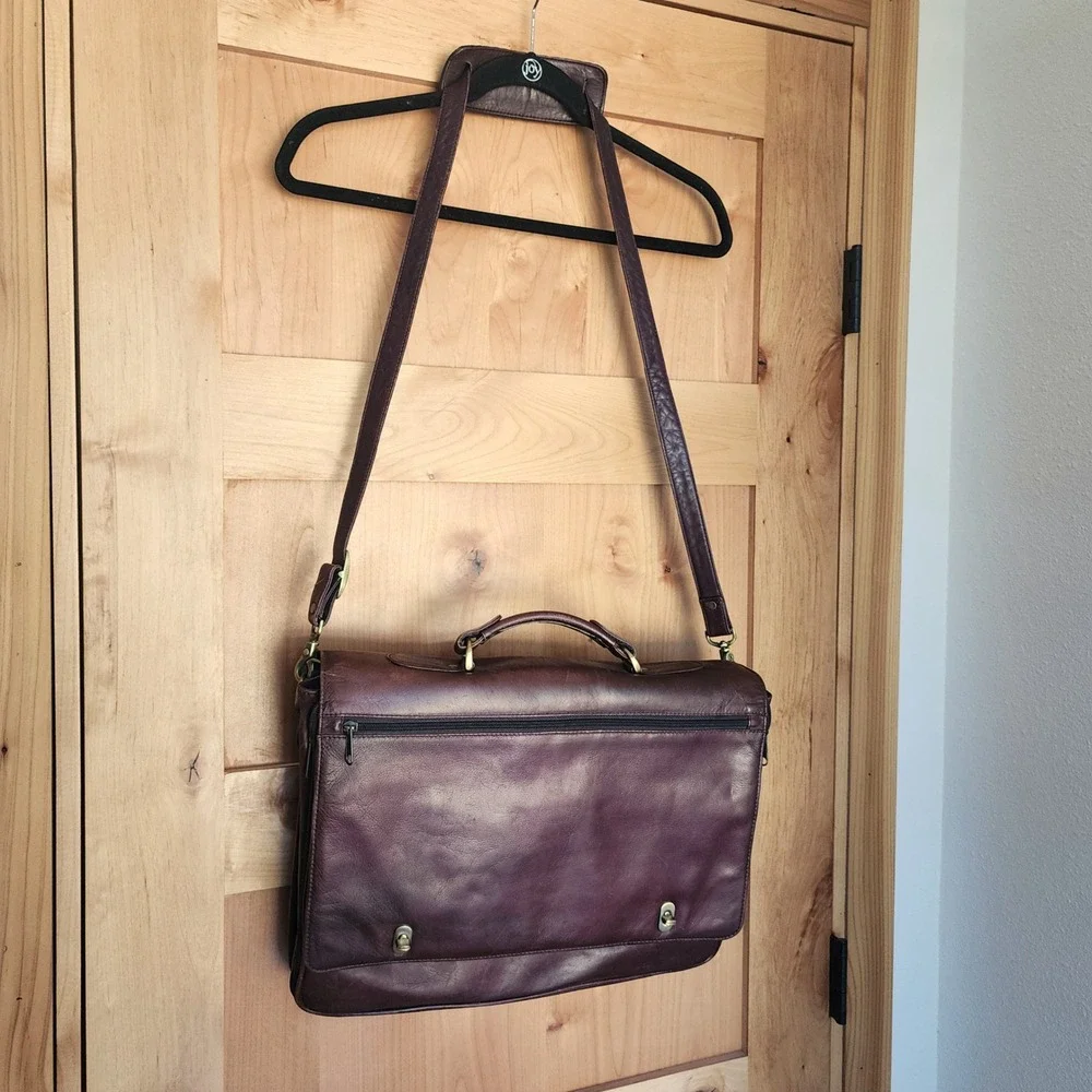 Vtg 100% Leather Brown Messenger Briefcase Bag Travel Commute Quiet Luxury